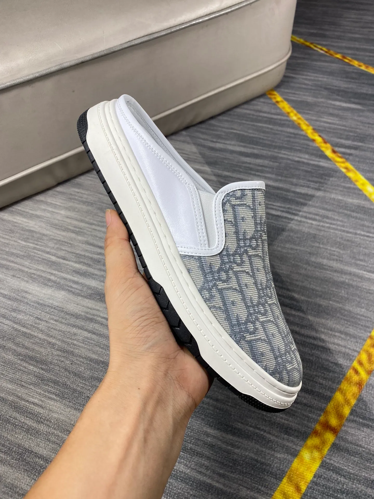 P380 Dior men's casual half-drag👞. Handsome and versatile low-top shoes, with exquisite branded jacquard fabric for the upper, sheepskin lining for the feet, 🌺🌺perfect shoe last, 🌲🌲fashionable and handsome, comfortable on the feet, 🚗🚗wear-resistant and non-slip rubber outsole. Code number: 38-44. 45 is custom-made and cannot be returned or exchanged